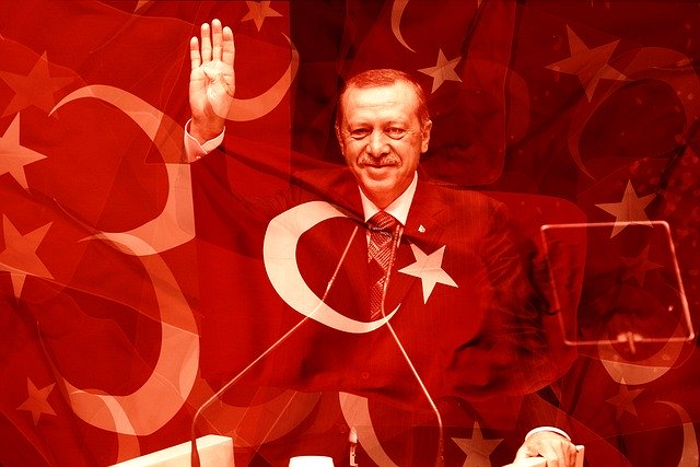 Navigating the Storm: The Turkish Lira Crisis and External Vulnerabilities Unmasked